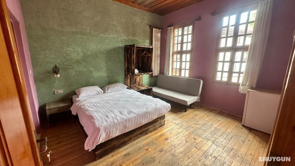 Deluxe Triple Room, 1 Bedroom, Non Smoking, Garden View