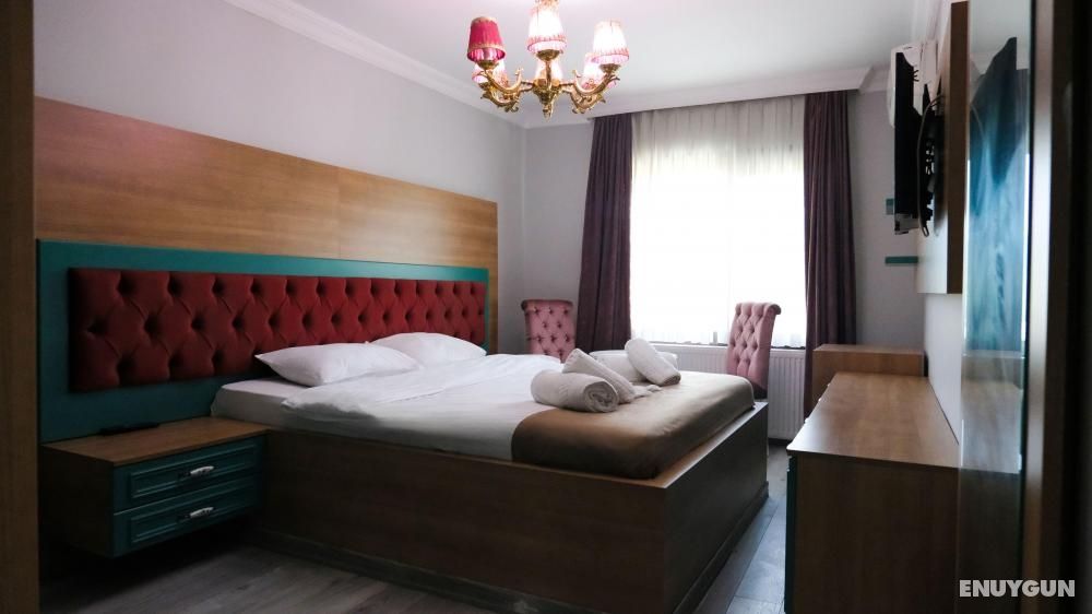 Standard Room, Mountain or Pool View, No Balcony