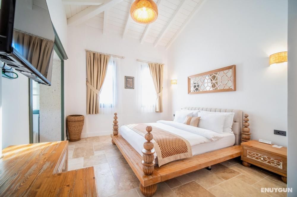 Traditional Room, Street View