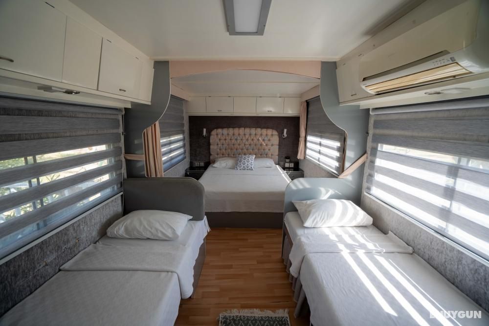 Caravan (4 Persons)