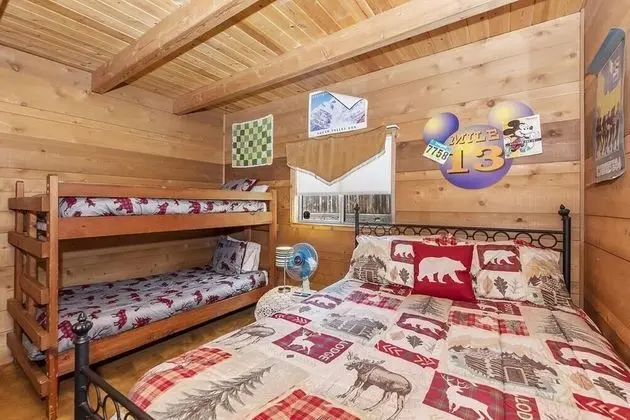 Ev, Birden Çok Yatak (012 - Lakefront Chalet)