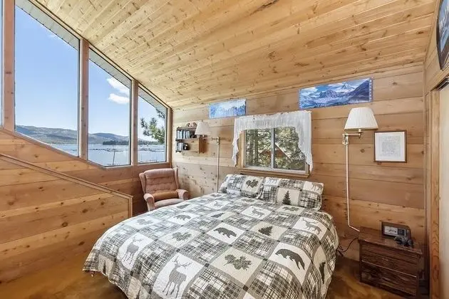 Ev, Birden Çok Yatak (012 - Lakefront Chalet)