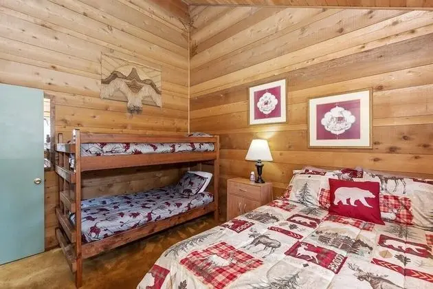 Ev, Birden Çok Yatak (012 - Lakefront Chalet)