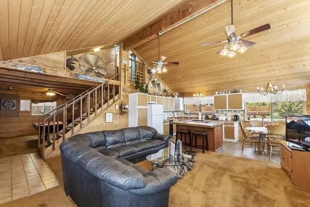 Ev, Birden Çok Yatak (012 - Lakefront Chalet)