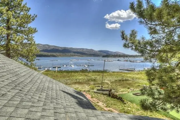 Ev, Birden Çok Yatak (012 - Lakefront Chalet)