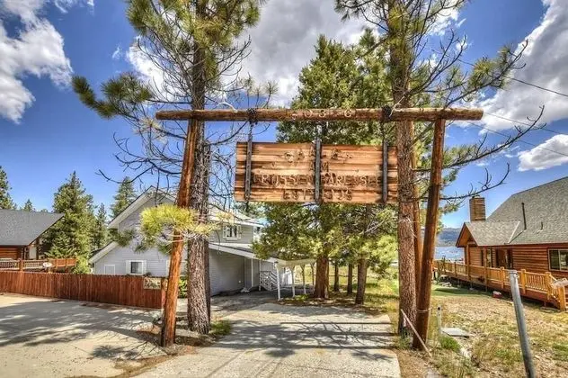 Ev, Birden Çok Yatak (012 - Lakefront Chalet)
