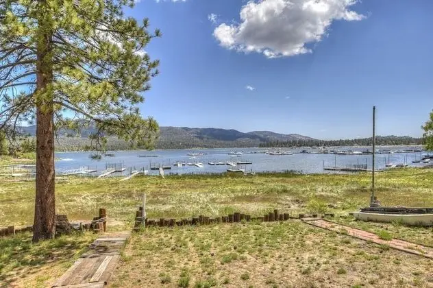Ev, Birden Çok Yatak (012 - Lakefront Chalet)