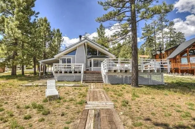Ev, Birden Çok Yatak (012 - Lakefront Chalet)