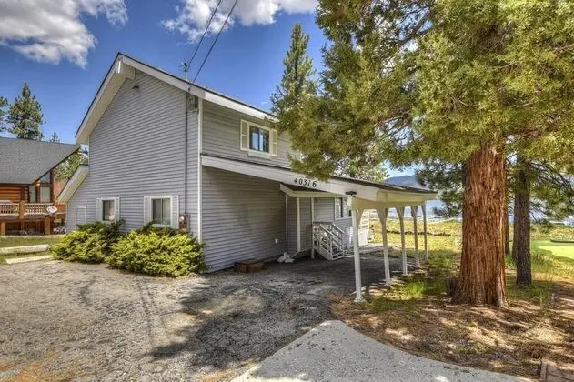 Ev, Birden Çok Yatak (012 - Lakefront Chalet)