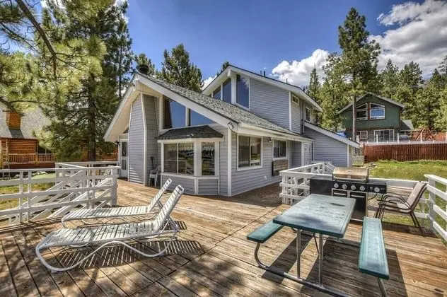 Ev, Birden Çok Yatak (012 - Lakefront Chalet)