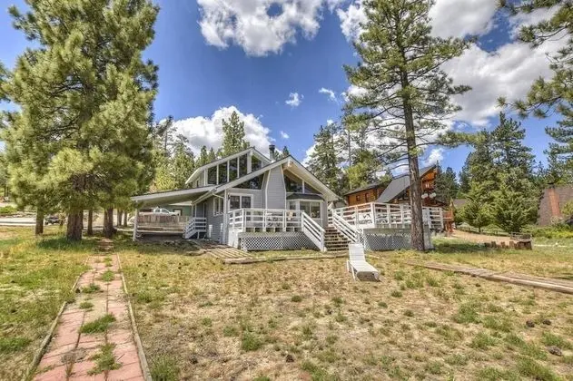 Ev, Birden Çok Yatak (012 - Lakefront Chalet)