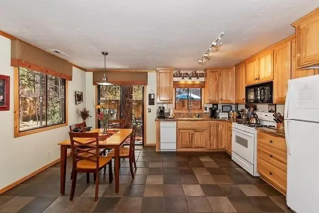 Ev, Birden Çok Yatak (041 - Snowcrest Cottage)