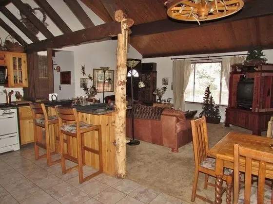 Kulübe, Birden Çok Yatak (063 - JBs Pinecone Lodge)