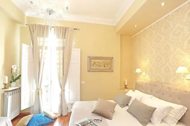 Superior Tek Büyük Yataklı Oda (with extra bed)