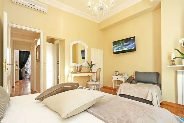 Superior Tek Büyük Yataklı Oda (with extra bed)