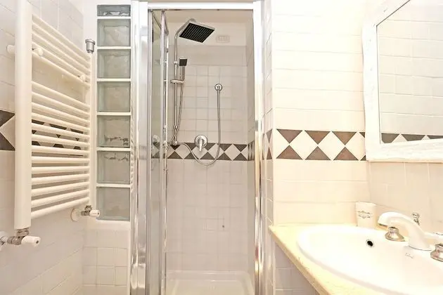 Superior Tek Büyük Yataklı Oda (with extra bed)