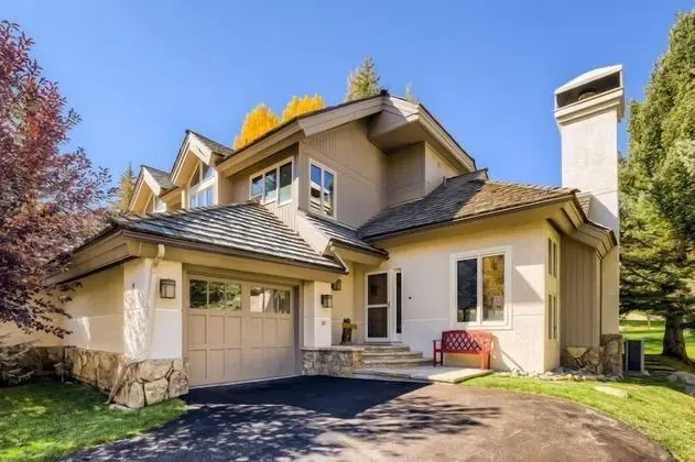 Ev (1-10 N. Fairway Drive)