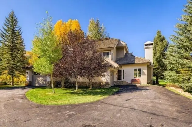 Ev (1-10 N. Fairway Drive)