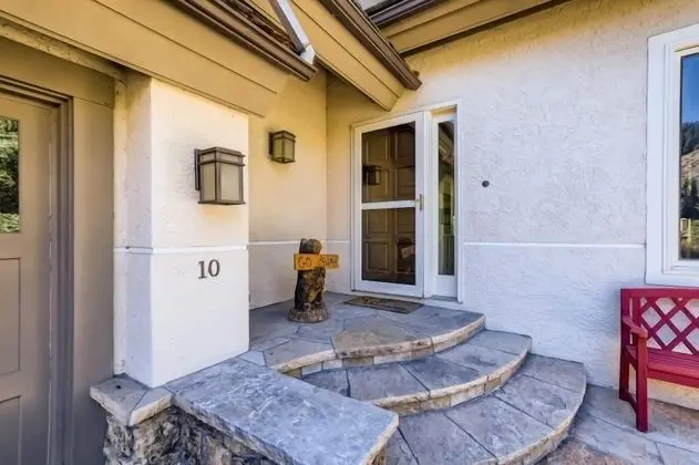 Ev (1-10 N. Fairway Drive)