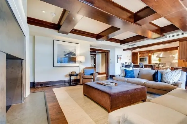 Ev