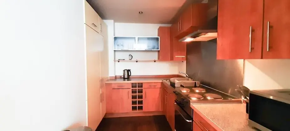 Apart Daire, 1 Büyük (Queen) Boy Yatak