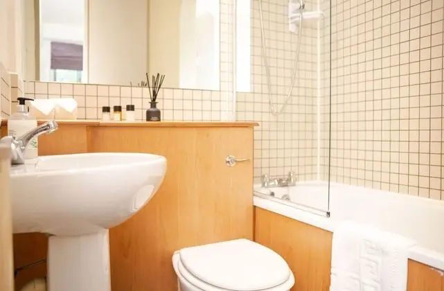 Apart Daire, 1 Büyük (Queen) Boy Yatak