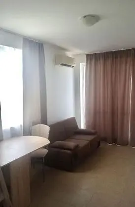 Apart Daire, 1 Büyük (Queen) Boy Yatak ve Çekyat