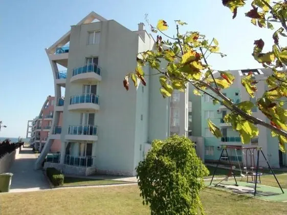 Apart Daire, 1 Büyük (Queen) Boy Yatak ve Çekyat