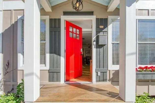 Ev (1 Fletcher Ln)