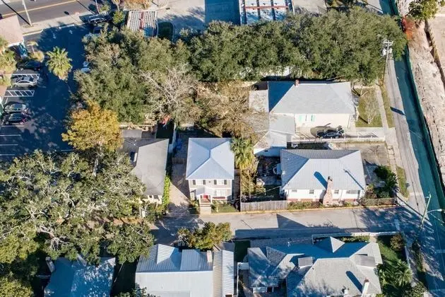 Ev (1 Fletcher Ln)