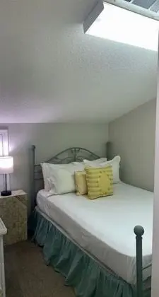 Daire (10 H Two Bedroom Condo)