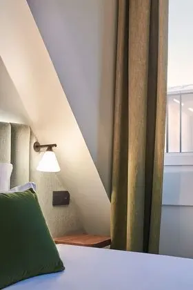 Büyük Yataklı Tek Kişilik Oda