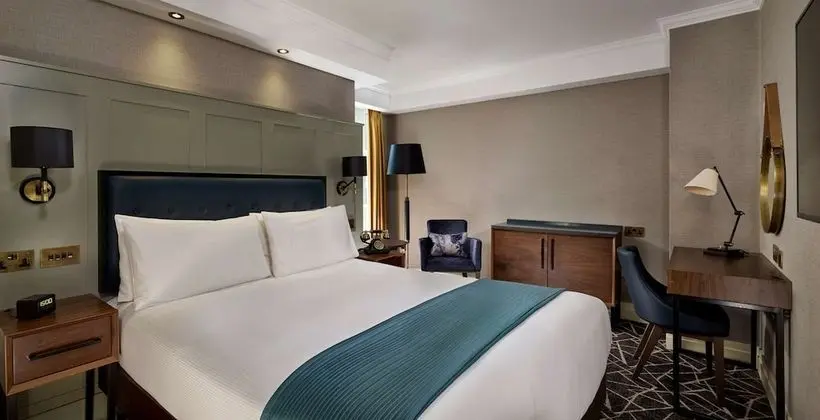 Superior Oda, 1 Büyük (Queen) Boy Yatak