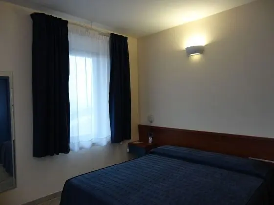 Tek Büyük veya İki Ayrı Yataklı Oda, Teras