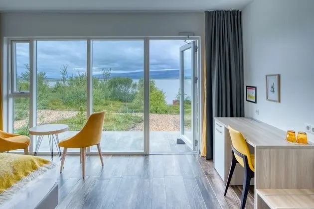 Tek Büyük veya İki Ayrı Yataklı Oda, Özel Banyo, Göl Manzaralı