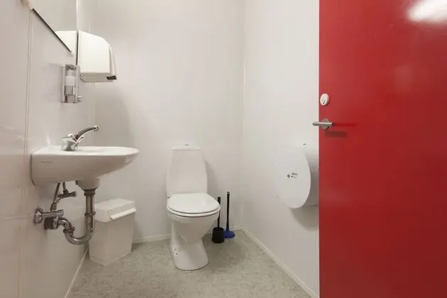 Üç Kişilik Oda, Ortak Banyo