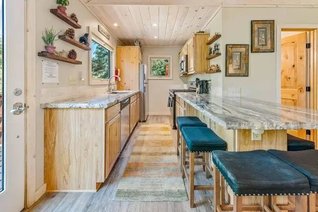 Ev, Birden Çok Yatak (103 - Bow Canyon Escape)