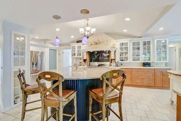 Ev (1034 Dolphin Dr)