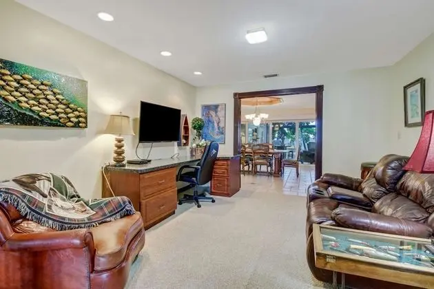 Ev (1034 Dolphin Dr)