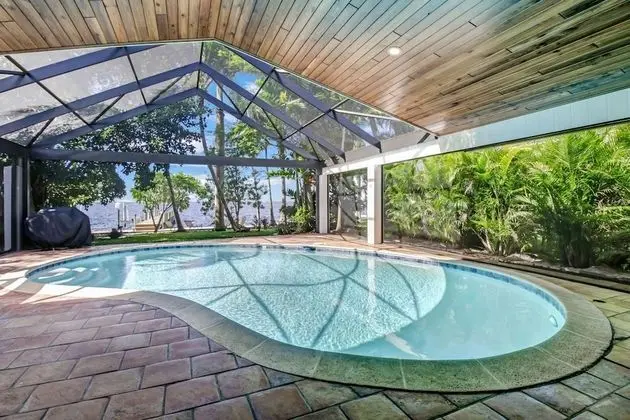 Ev (1034 Dolphin Dr)