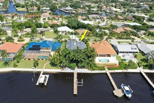 Ev (1034 Dolphin Dr)