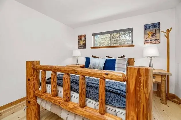 Ev, Birden Çok Yatak (104 - Cozy Cabin in Pinewood Estates)