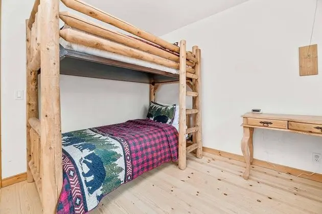 Ev, Birden Çok Yatak (104 - Cozy Cabin in Pinewood Estates)