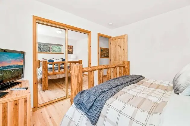Ev, Birden Çok Yatak (104 - Cozy Cabin in Pinewood Estates)
