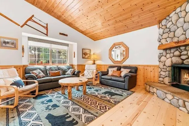 Ev, Birden Çok Yatak (104 - Cozy Cabin in Pinewood Estates)