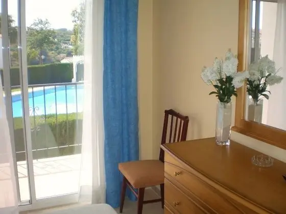 Ev, 3 Yatak Odası, Sigara İçilebilir, Havuz Kullanımı