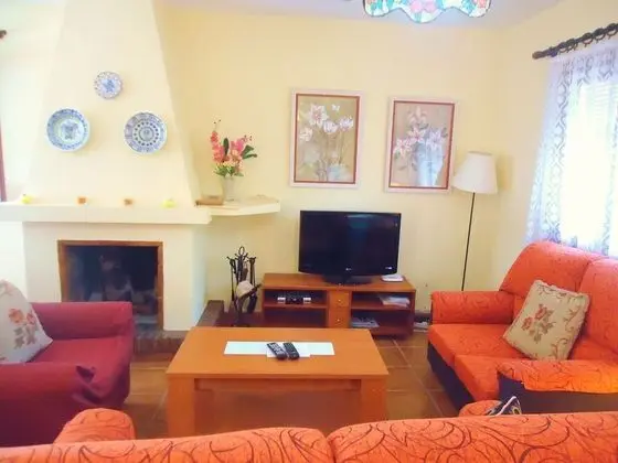 Ev, 3 Yatak Odası, Sigara İçilebilir, Havuz Kullanımı