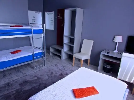 Basic Üç Kişilik Oda, Ortak Banyo