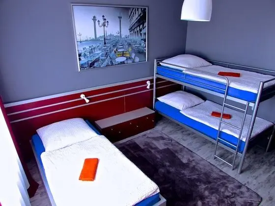 Basic Üç Kişilik Oda, Ortak Banyo