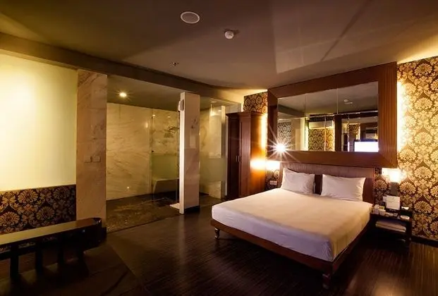 Deluxe Tek Büyük Yataklı Oda (Room Only)